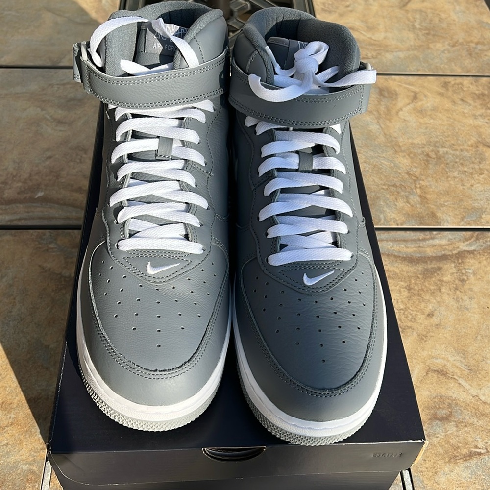 DS Men’s Nike Air Force 1 Mid NYC size 13